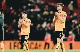 爱游戏体育官网-关于赛地聚焦——德甲今晚热度飙升，阿贾克斯造点机会，球迷炸锅，身体对抗强度拉满的信息