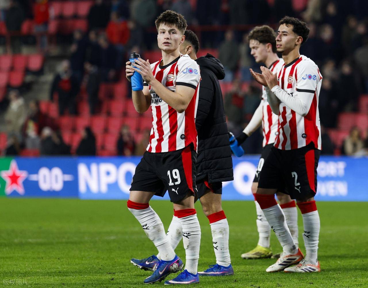 包含AC米兰篮板制胜备战亚冠尼斯刷新队史纪录备战荷甲，孟菲斯灰熊集结日绝杀压哨直接炸裂的词条